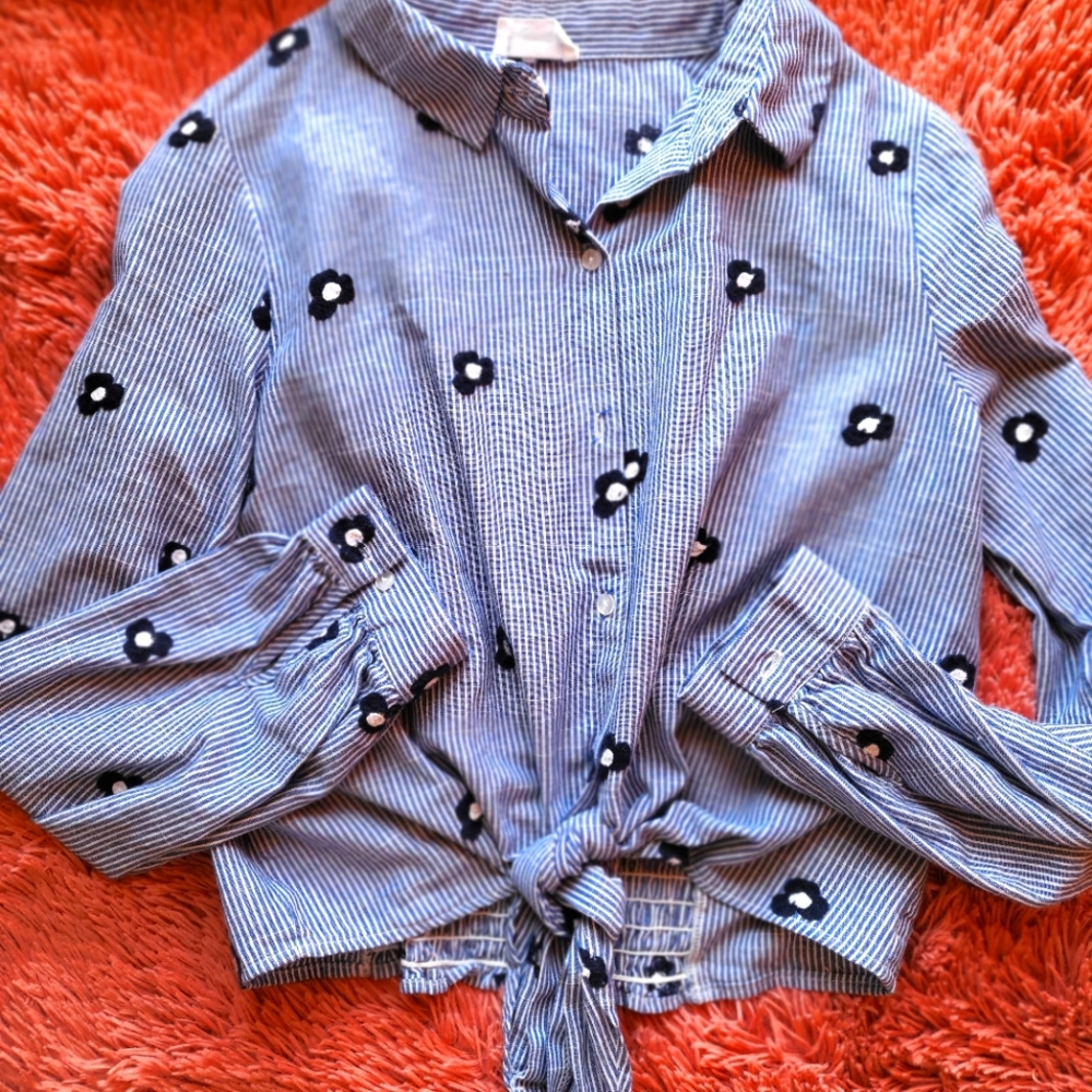 Sienna Sky Long sleeve, size medium